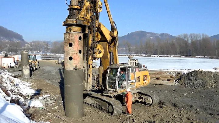 Bauer BG 24H drill in gravel