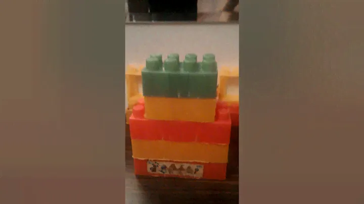 Строю домик из кубиков!!!