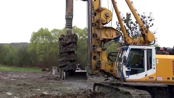 Dialnica D1 Budimir - Bidovce ( vystavba km 8,5) Bauer BG 28
